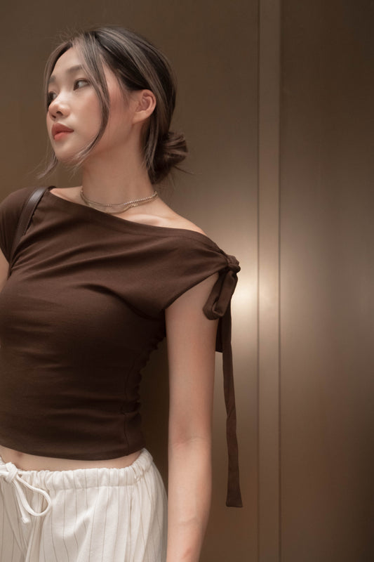 [ 率先上架熱門款!! 衣櫥必備斜膊綁帶 ] Butterfly Asymmetric Top - 3 colours