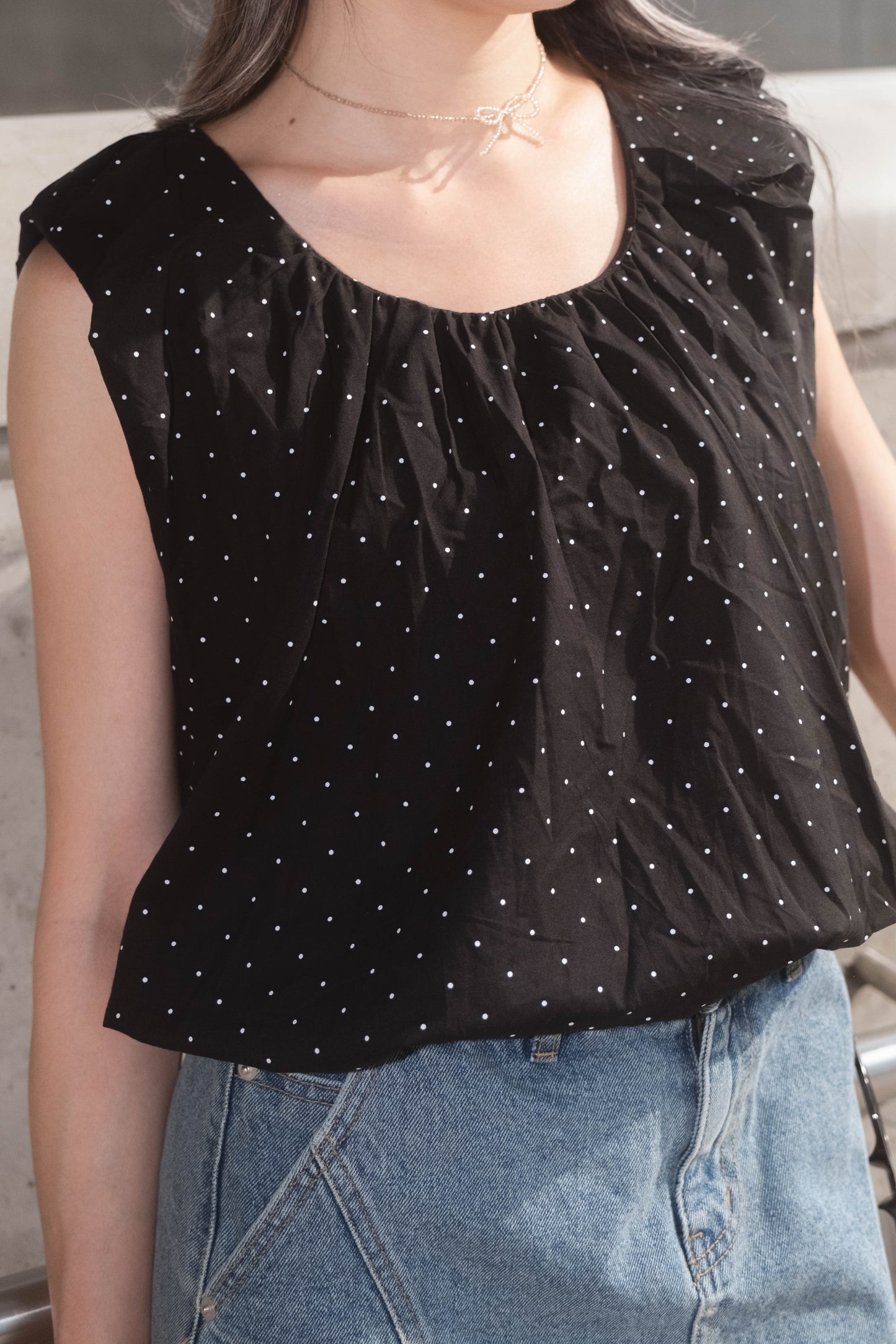 [ 韓國連線 🇰🇷 清涼感~ 波點泡泡 top ] Dot Dot Bubble Top - Black