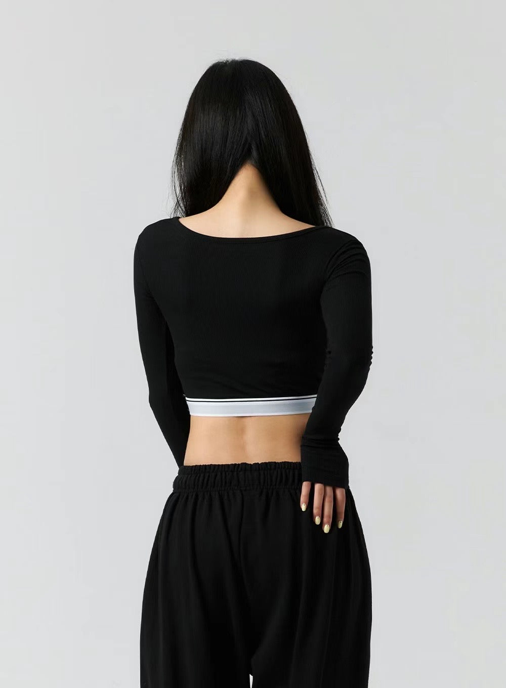 [ 個性不撞款! ] Rubbery Long Sleeve Cropped Top - Black